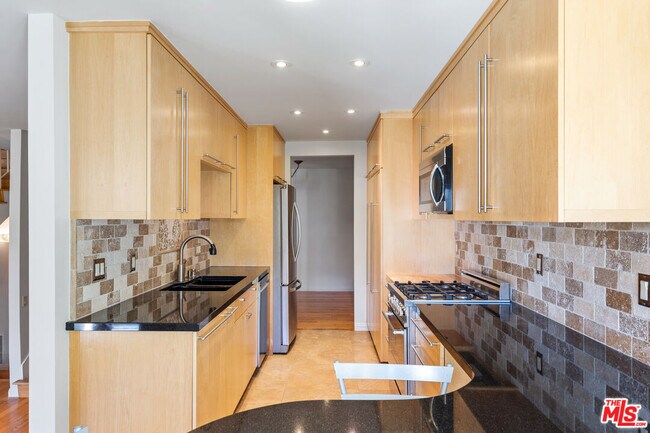 Building Photo - 17087 Palisades Cir