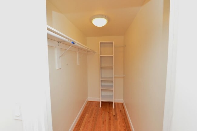 Building Photo - 817 Englewood Dr