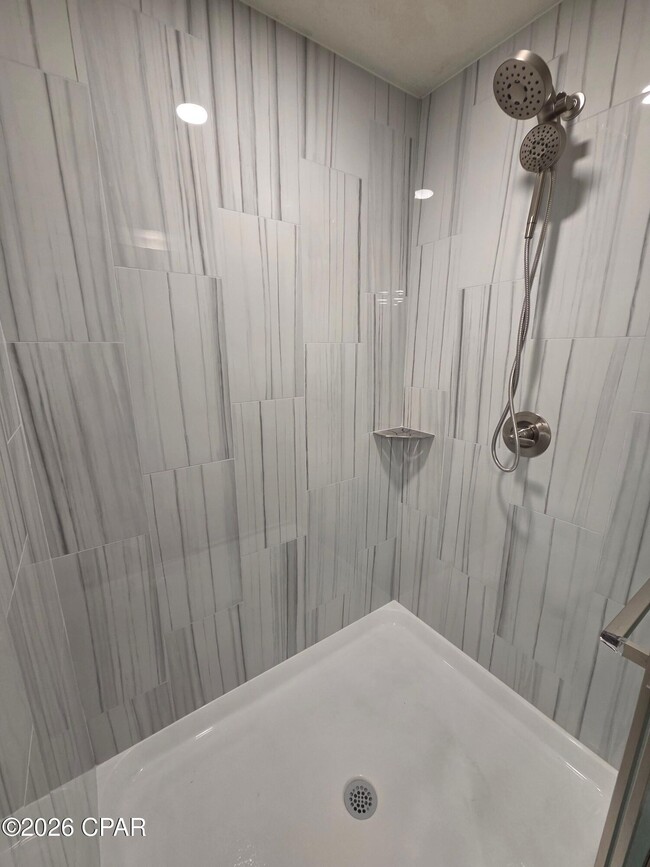 Building Photo - 7125 N Lagoon Dr