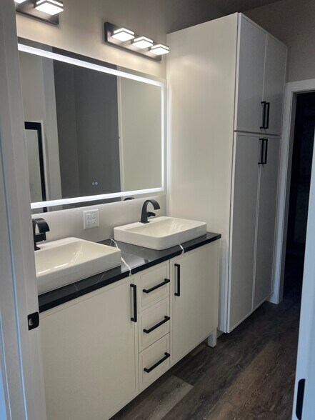 Building Photo - 3538 Veanna Blvd