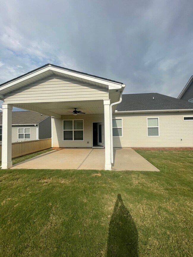Building Photo - Lovely 3 bedroom 2 bath home  in Duncan!!!!