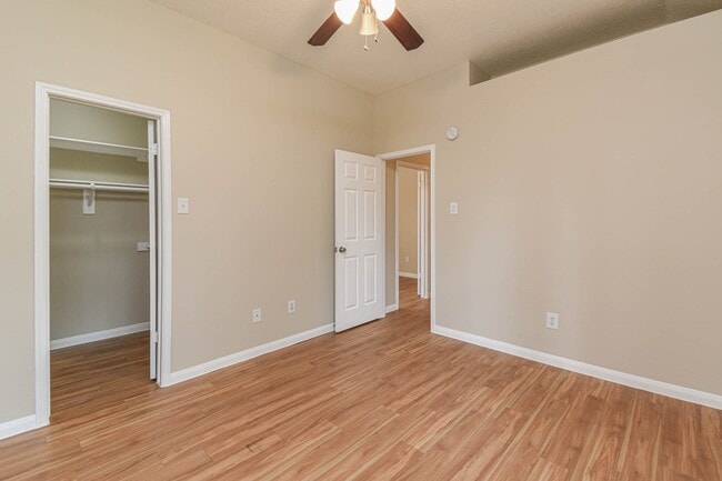 Building Photo - 9523 Tallow Tree Dr