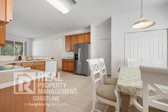 Building Photo - **50% Off First Month's Rent** - Flexible Lease: Seasonal OR Annual Furnished OR Unfurnished