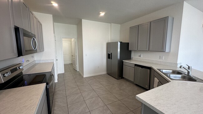 Building Photo - 2919 Sanctuary Dr