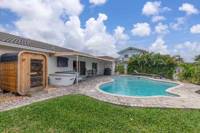 Building Photo - 2281 SE 11th St