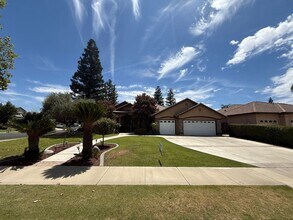 Building Photo - Elegant 4-Bedroom Home in the Prestigious ...