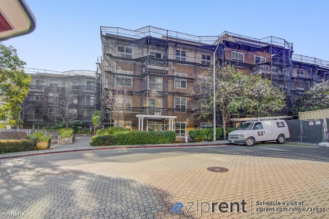 Building Photo - 1 br, 1 bath Condo - 301 Crescent Court, S...