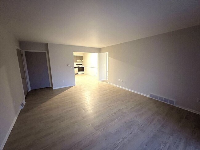 Building Photo - 2068 Andrew St SE