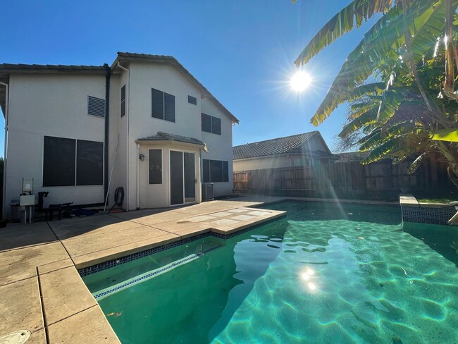 Building Photo - Stunning 3-Bedroom Home with Pool in Prime...