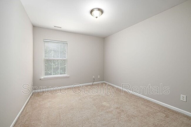 Building Photo - 206 Northlands Dr