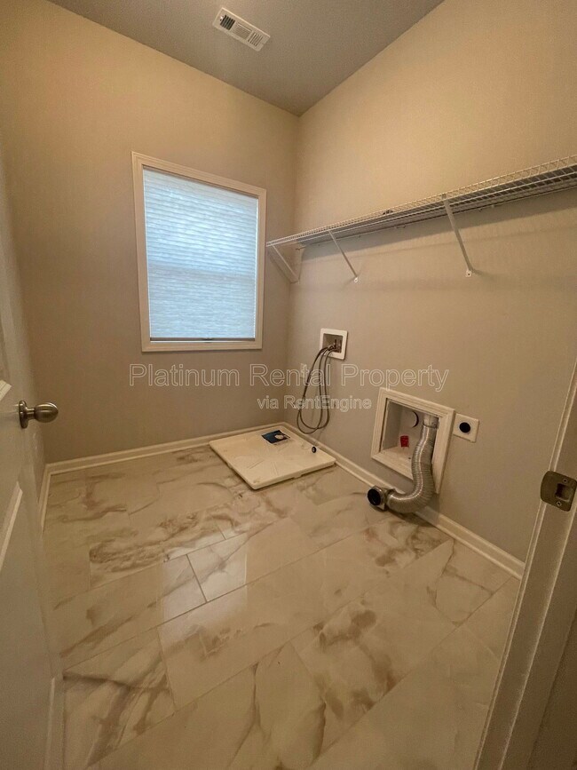 Building Photo - 8225 Crooked Crk Dr