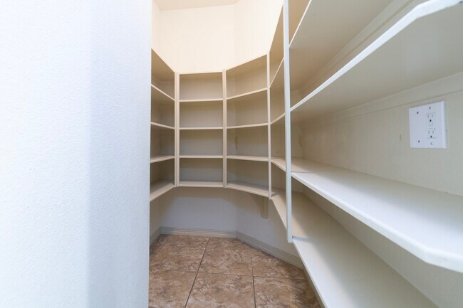 Building Photo - 62 S Longsford Cir
