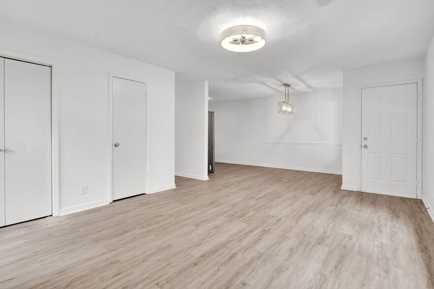 Building Photo - 1010 Mathews Ct