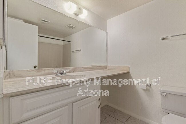 Building Photo - 700 W University Dr