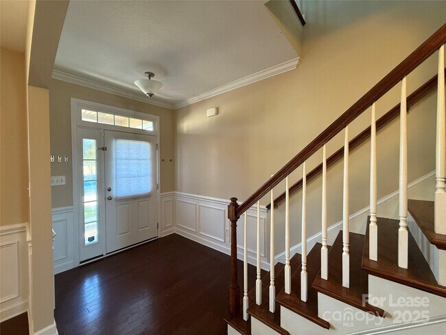 Building Photo - 109 Community Park Ln