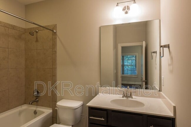 Building Photo - 921 Hickory Leaf Ct SE