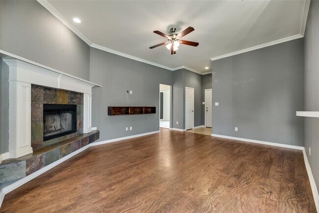 Building Photo - 121 Price Cir