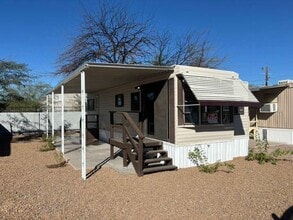 Building Photo - 522 W Rillito St