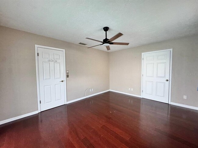 Building Photo - 6316 Lake Sunrise Dr