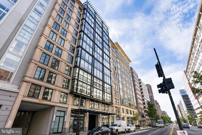 Building Photo - 1133 14th St NW