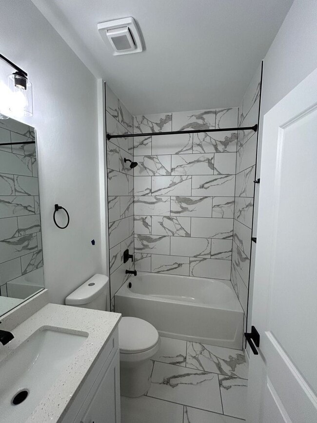 Building Photo - 1114 Bismarck Rd