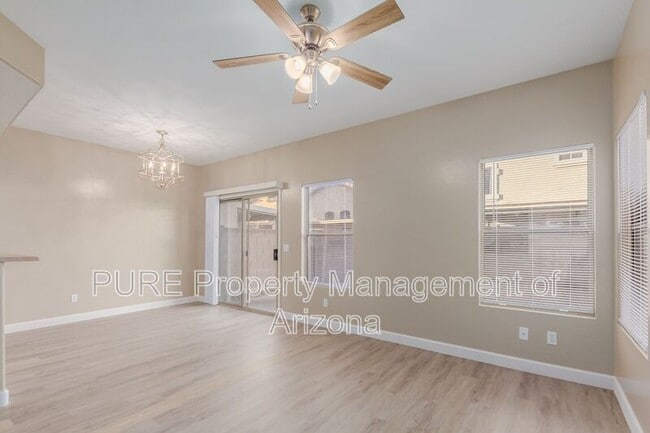 Building Photo - 10512 W Almeria Rd