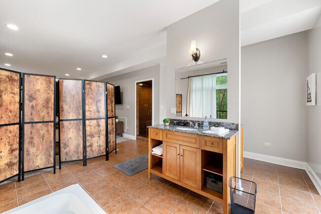 Building Photo - 2630 S Throop St