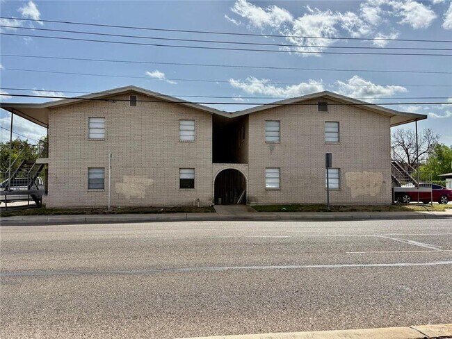 Building Photo - 10 Harvey Dr W