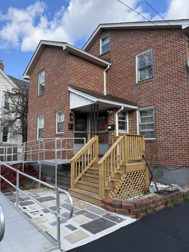 Building Photo - 182 Arnoldale Rd