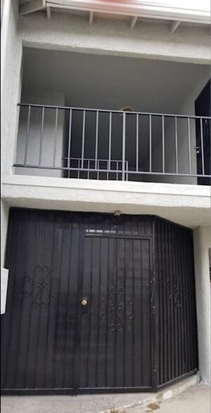 Building Photo - 2728 Exposition Pl