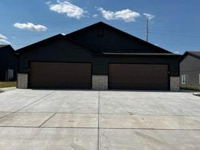 Building Photo - 13550/52 Haskell