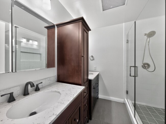 Building Photo - Remodeled, Single-Level, End-Unit Condo in Irvine