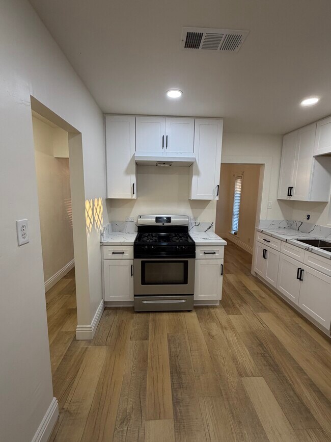 Building Photo - 1103 E Princeton St