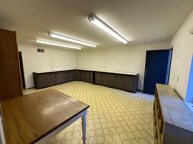 Building Photo - Expansive House in the Monclair Village, Q...