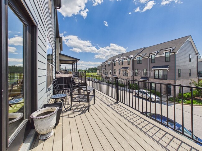 Building Photo - 1241 Old Trail Dr