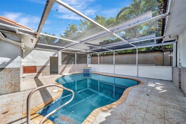 Building Photo - 840 NE 182nd St