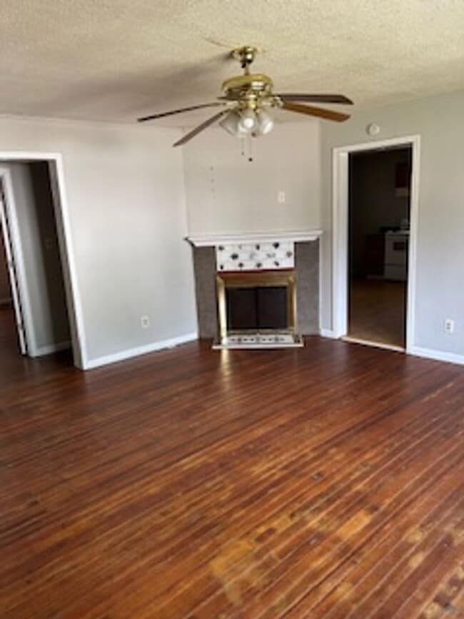 Building Photo - 68 Maple St