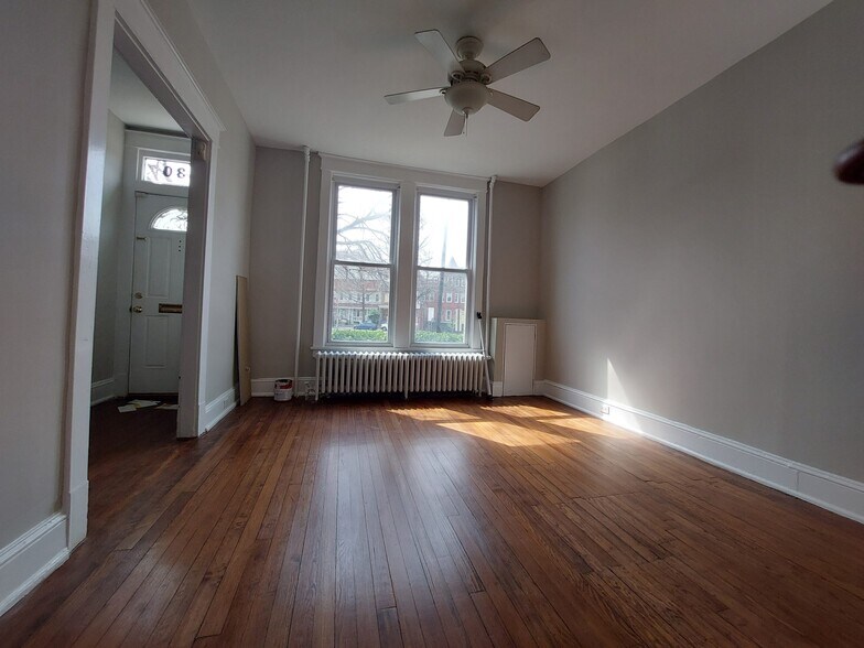 Building Photo - 1330 G St SE