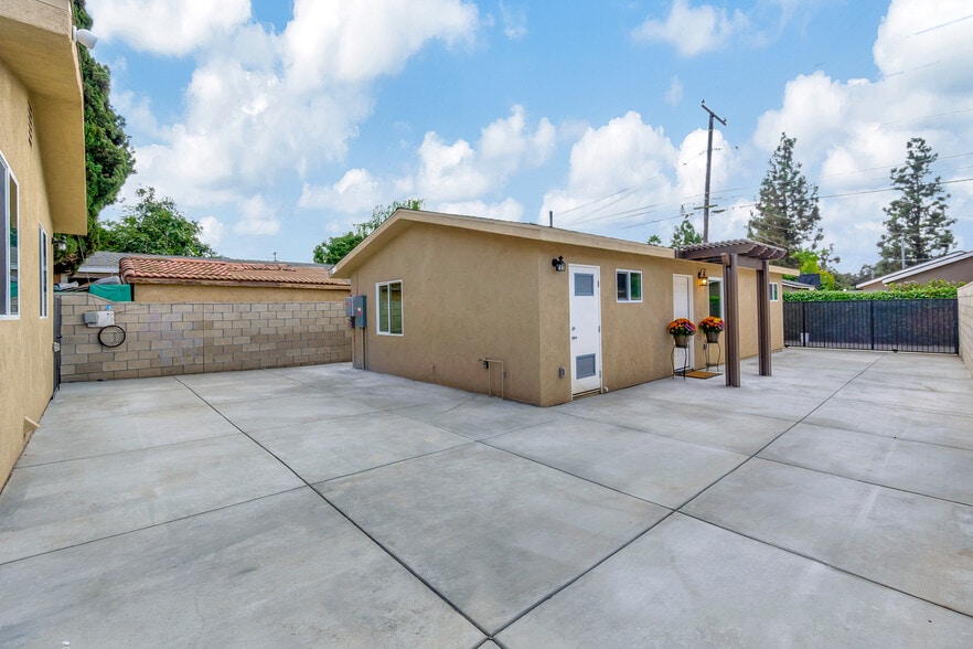 Building Photo - 1012 W Walnut St