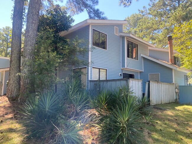 Building Photo - 8596 Creekwood Way