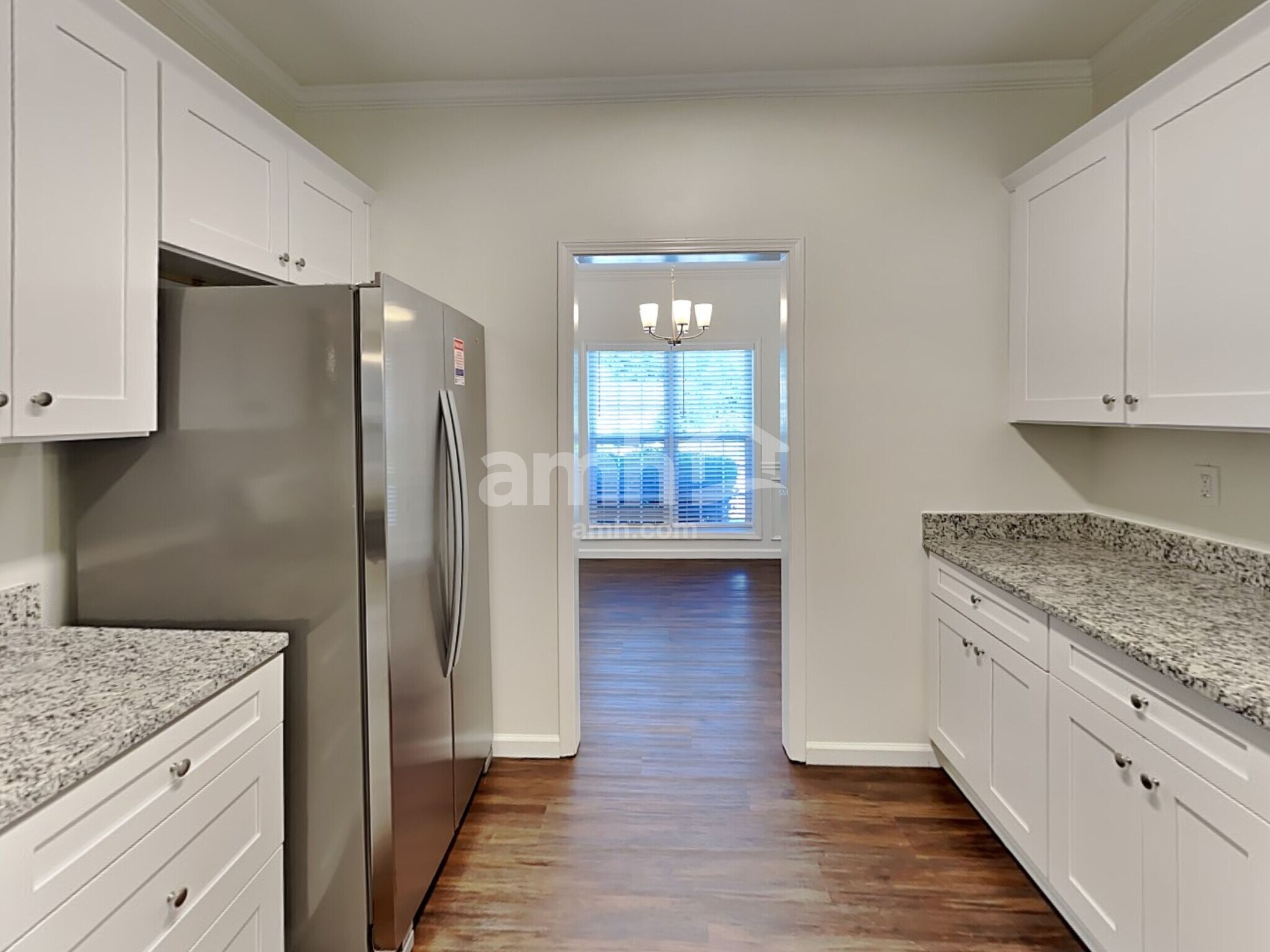 Building Photo - 952 Waldwick Dr