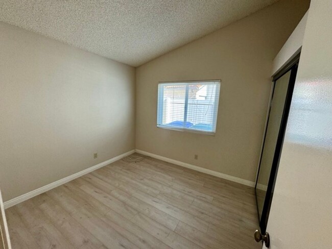 Building Photo - Beautifully Updated 3-Bedroom Home with Ne...