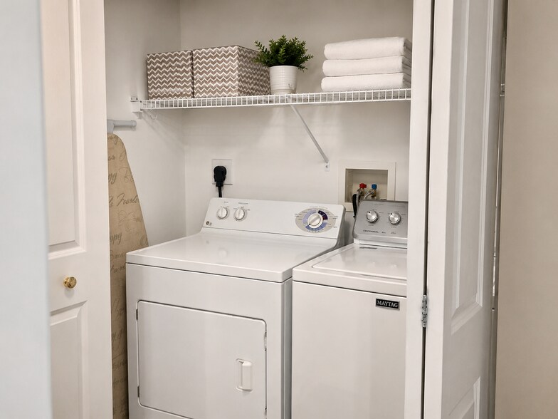 Laundry in unit - 1000 Providence Plz