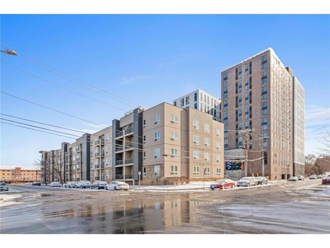 Building Photo - 2600 University Ave SE