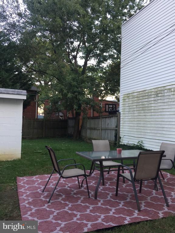 Building Photo - 909 S Irving St