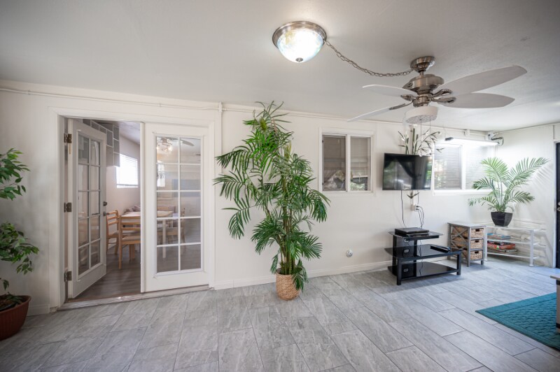 Building Photo - 401 Lorenzi St