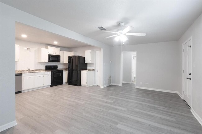 Building Photo - 1445 Hillview Ave