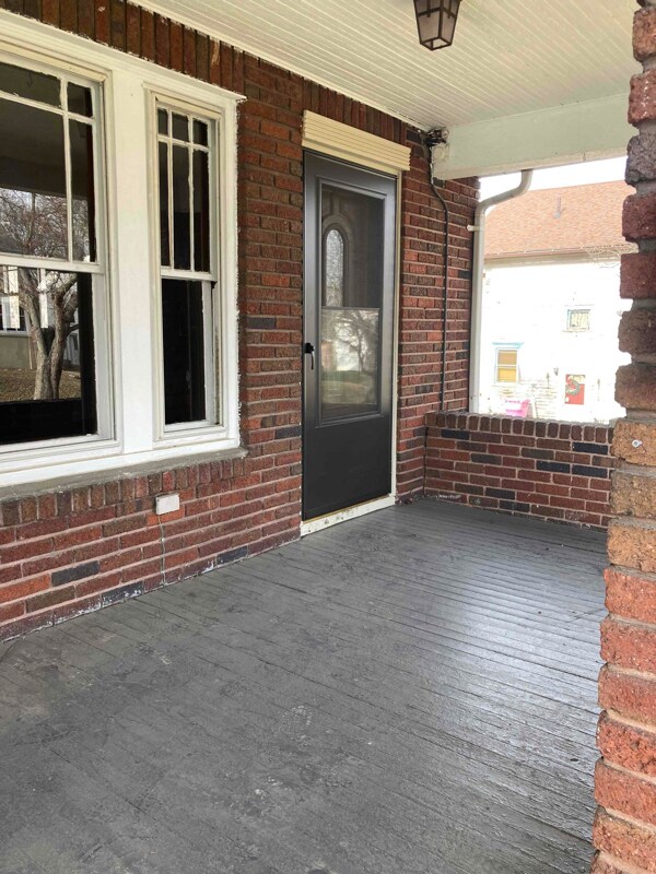 Building Photo - 153 Western Ave