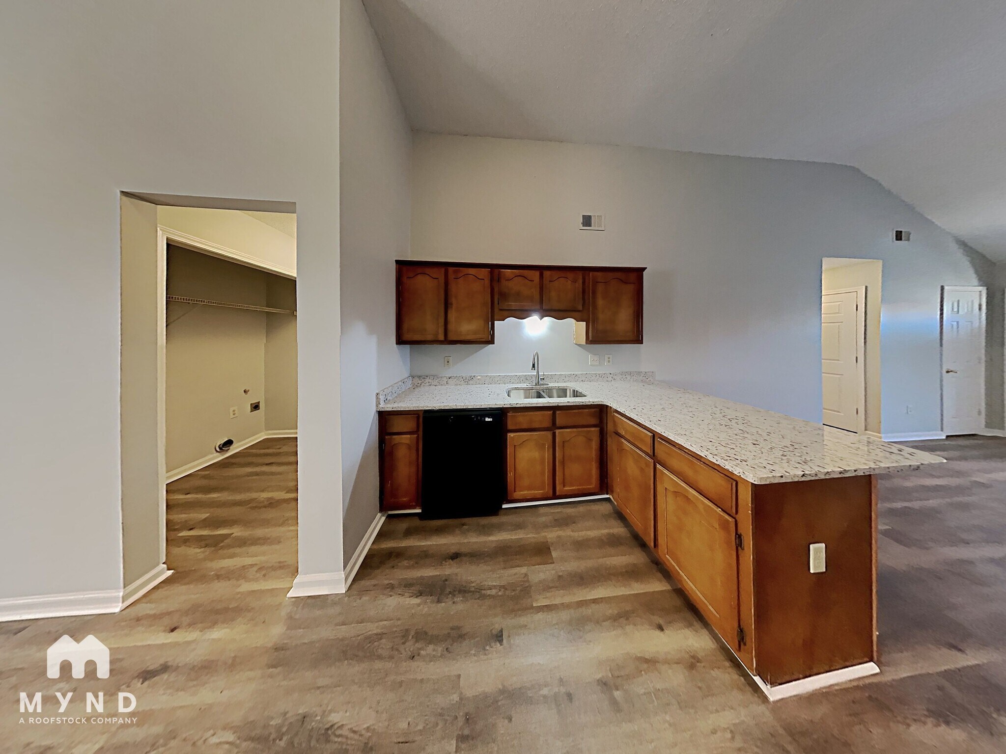 Building Photo - 5551 W Avalon Dr