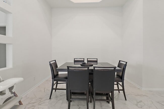 Building Photo - 14411 Black Cherry Hls St